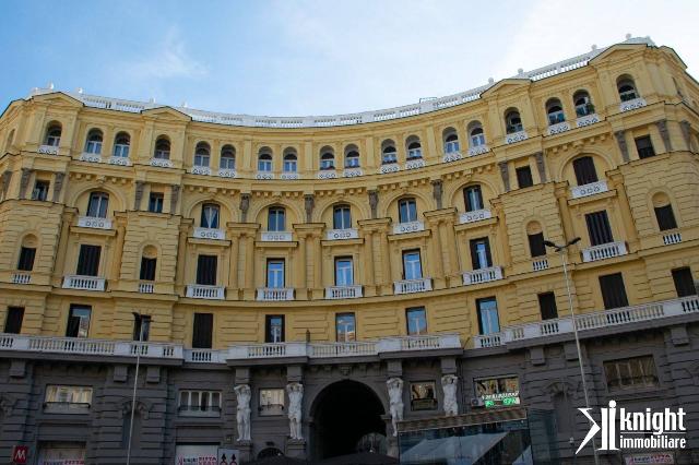 Geschäft in Piazza Nicola Amore 4, Napoli - Foto 1