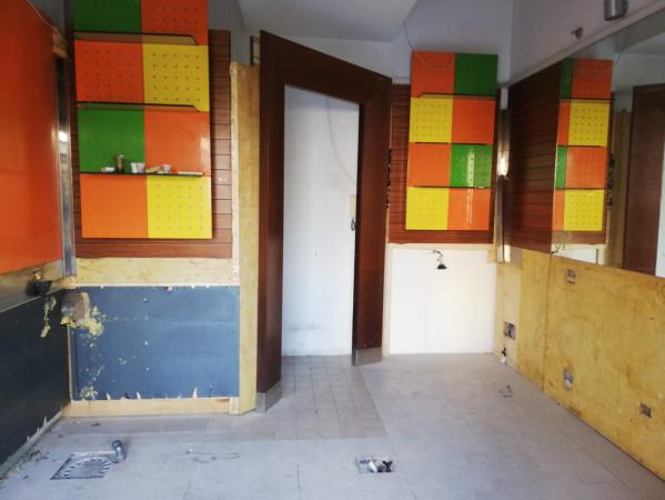 Negozio in Via Gian Lorenzo Bernini 110, Napoli, {3} - Foto 2