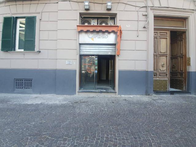 Negozio in Via Gian Lorenzo Bernini 110, Napoli - Foto 1