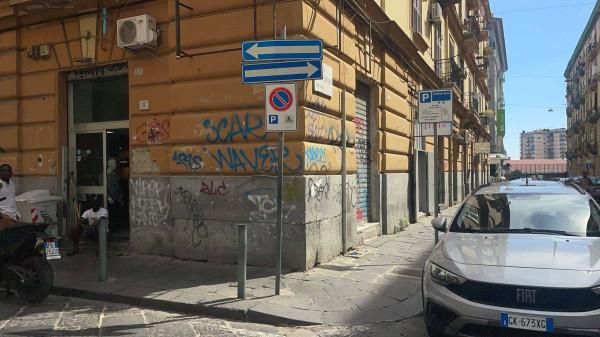 Negozio in Via Giuseppe Ricciardi 19, Napoli, {3} - Foto 2