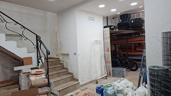 Negozio in Via Nicola Ricciardi 6, Napoli, {3} - Foto 2