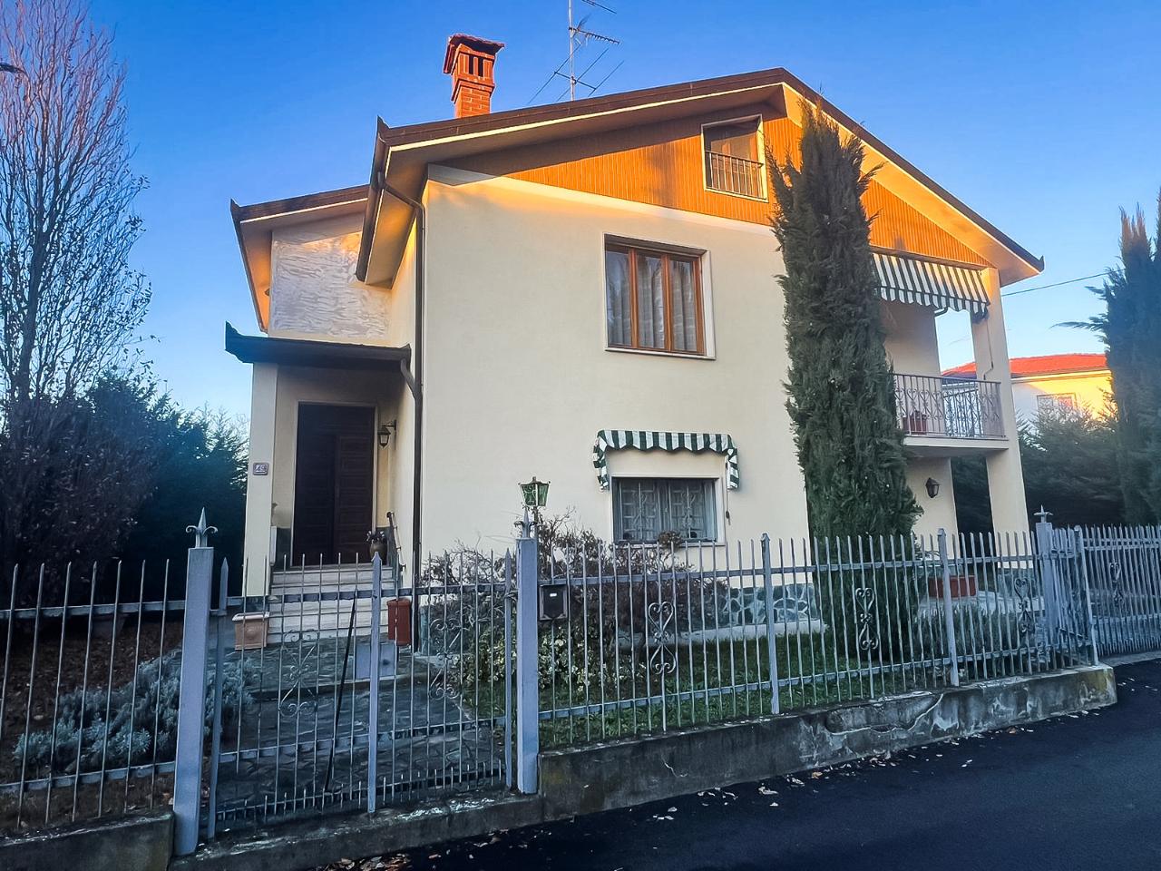 Villa in vendita a Pasturana