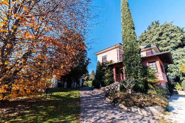 Villa in Via Monte Grappa 19, Fenegrò - Foto 1