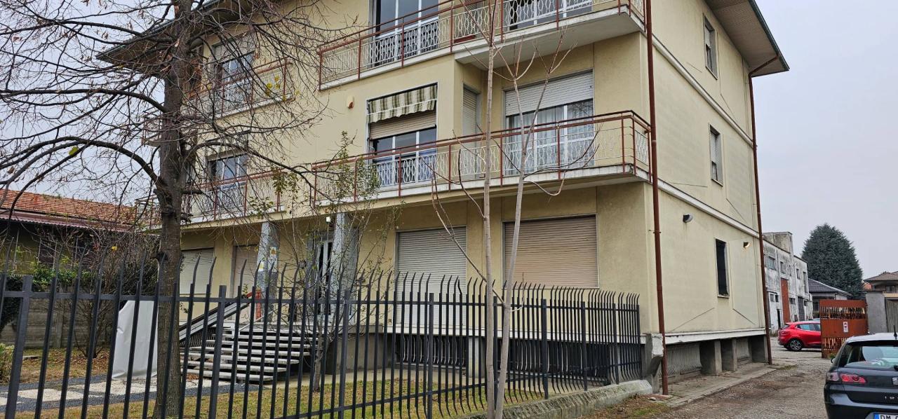 Palazzina uffici in Via Novara 48, Busto Arsizio, {3} - Foto 2