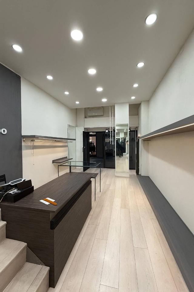 Negozio in Via Vittorio Veneto 9, Varese, {3} - Foto 2