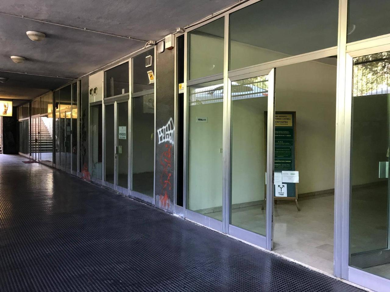 Negozio in Via Manin 30, Varese, {3} - Foto 1