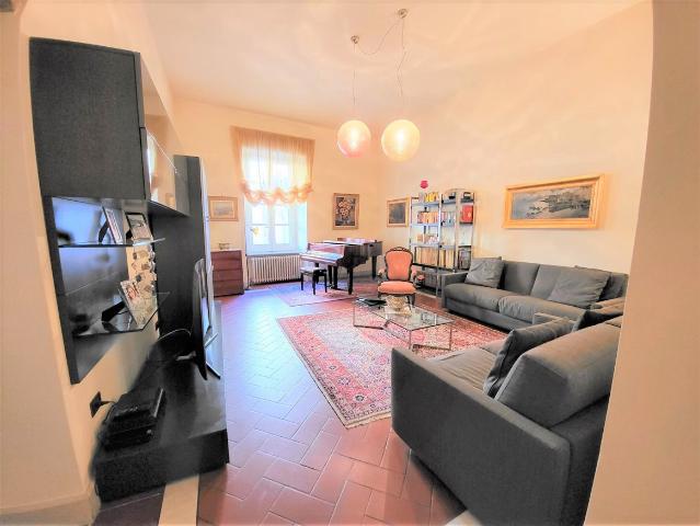 Apartament in Via Cavour, Massa - Photo 1