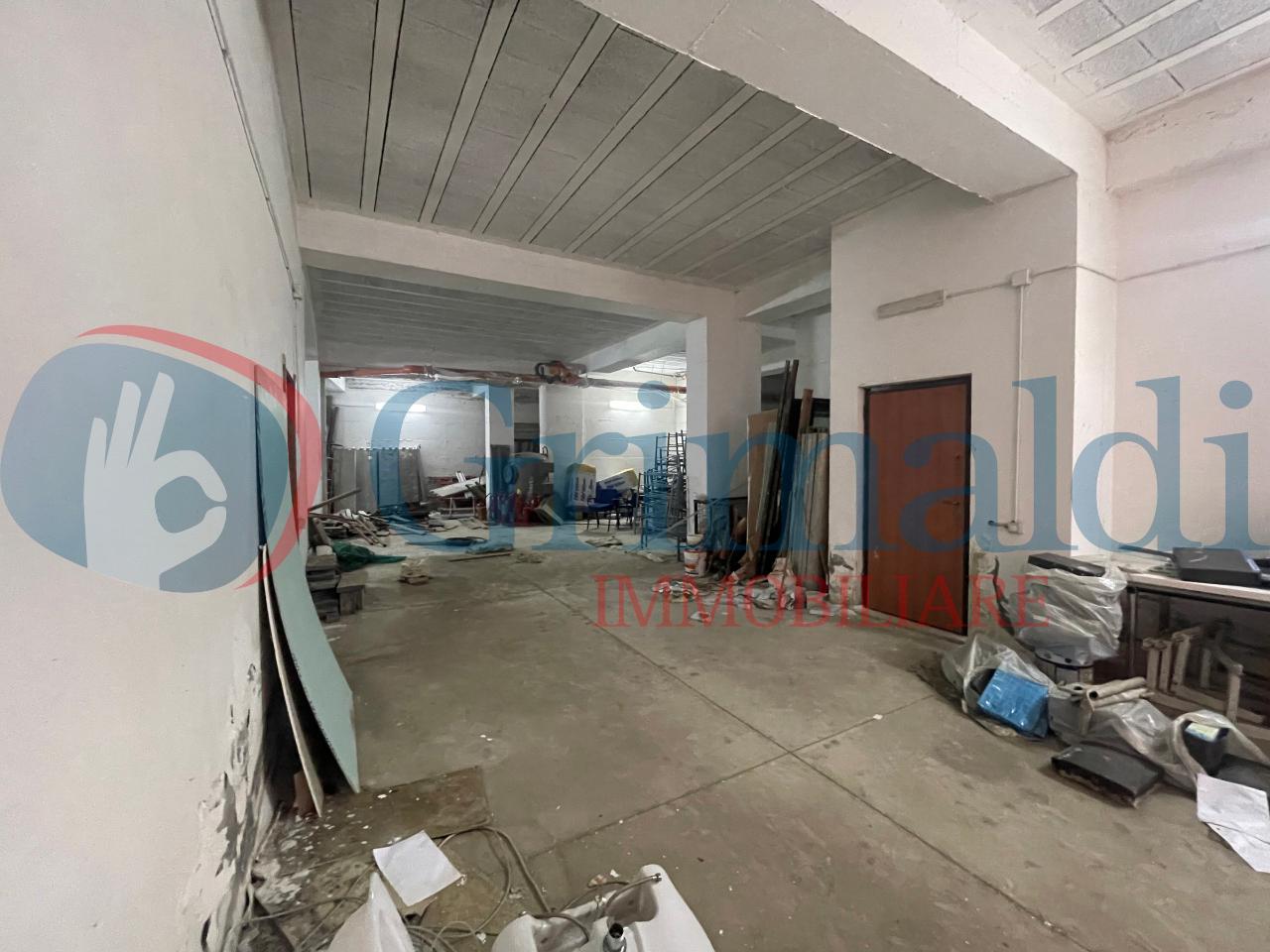 Magazzino in Via Contesse 1, Messina, {3} - Foto 2