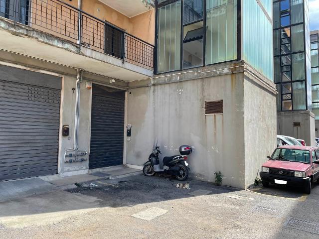 Magazzino in Via Rotonda Tremestieri 32-36, Messina - Foto 1