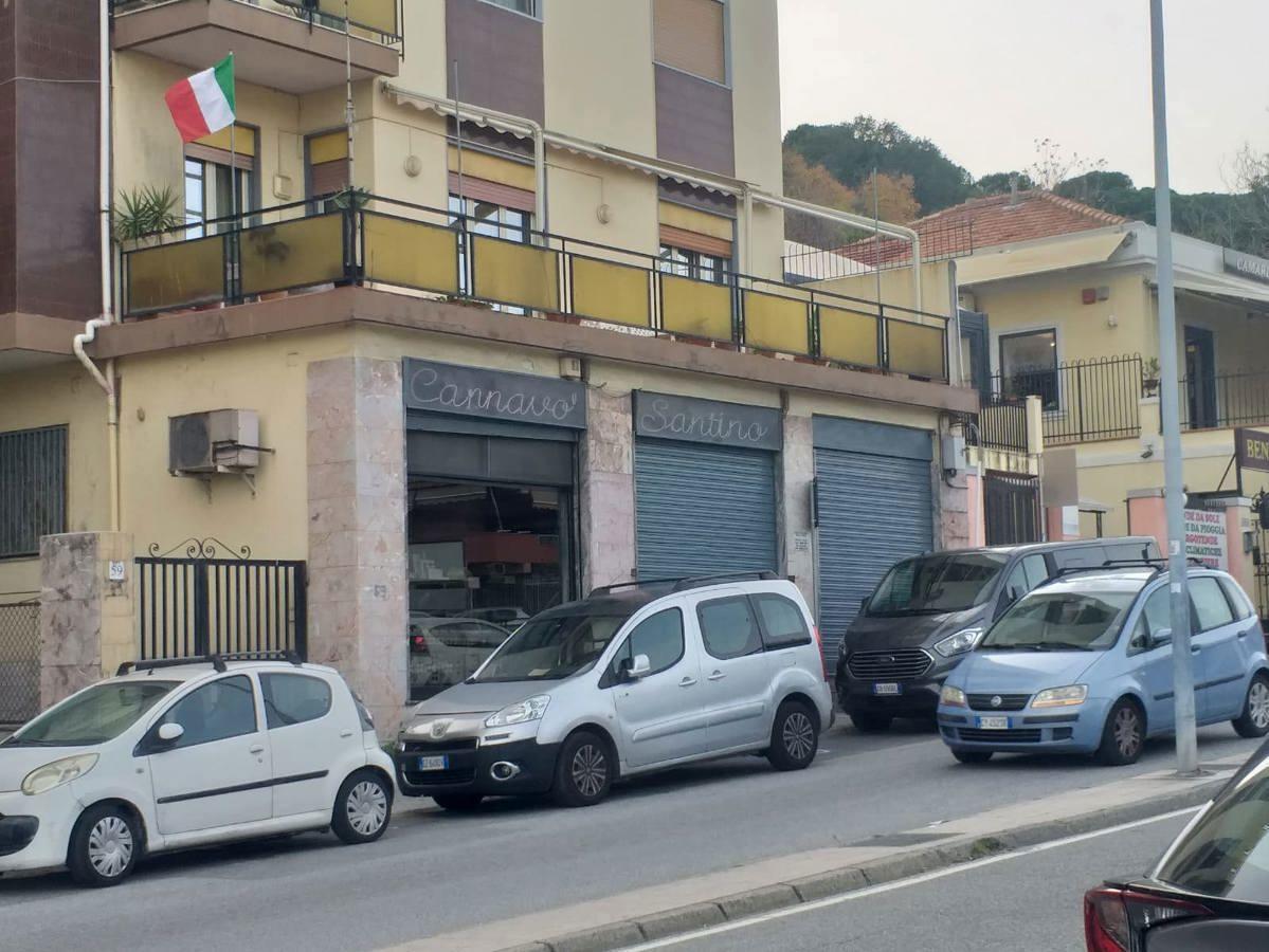 Esercizio commerciale in vendita a Messina
