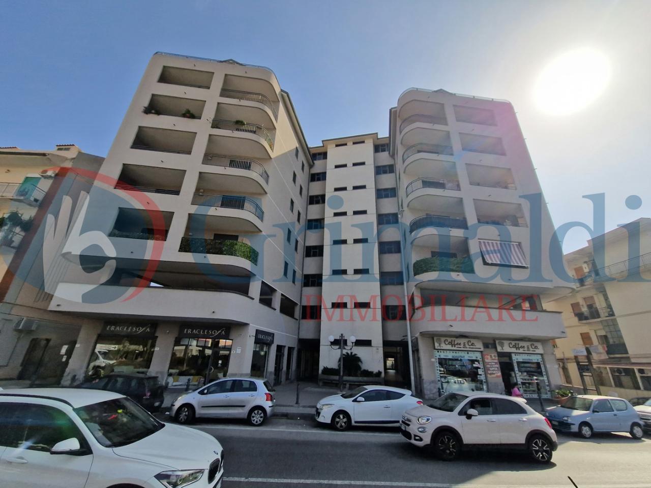 Negozio in Via Adolfo Celi 185, Messina, {3} - Foto 2