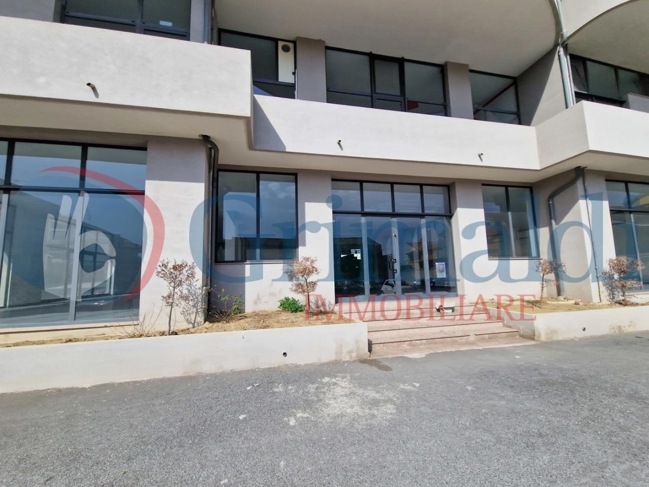 Negozio in Via Adolfo Celi 185, Messina, {3} - Foto 1