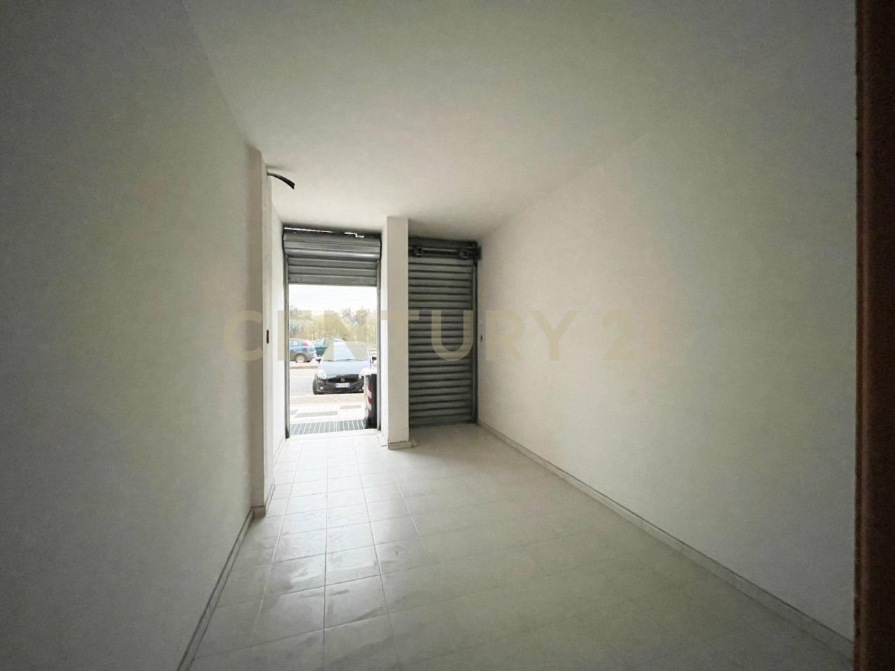Palazzina commerciale in Via Carlo Bernari 19, Roma, {3} - Foto 2