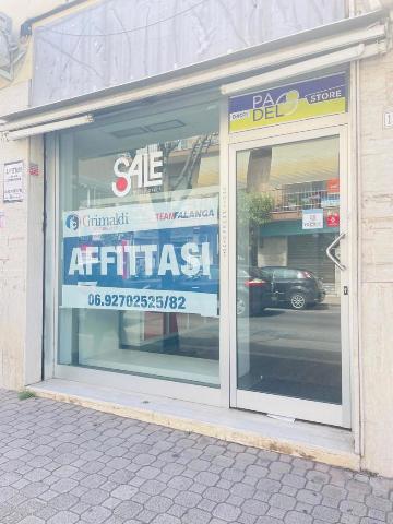 Negozio in Via dei Lauri 134, Aprilia - Foto 1