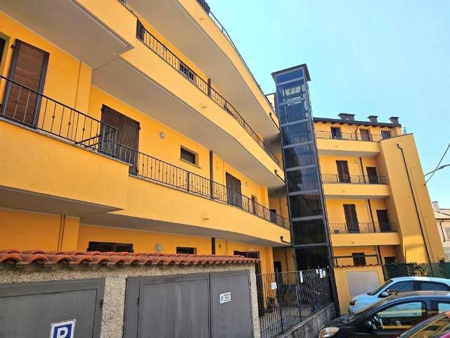 2-room flat in Via Cesare Cantù 2, Seveso - Photo 1