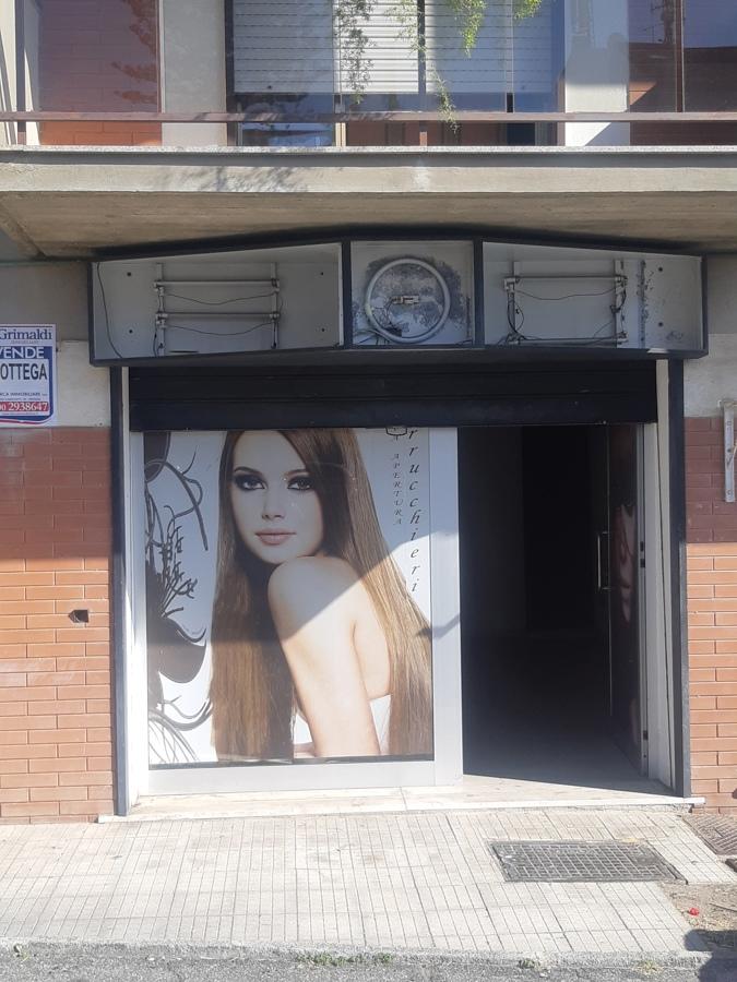 Negozio in Via del Fante 101, Messina - Foto 1