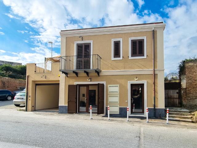 Mansion in Via delle Eroine Farote 2, Messina - Photo 1