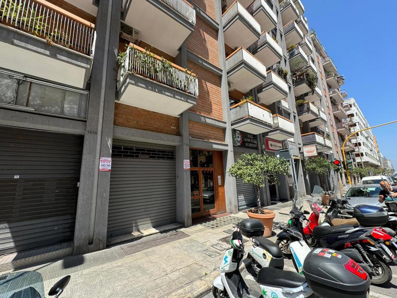 Negozio in Via Brigata Bari  146c, Bari, {3} - Foto 1