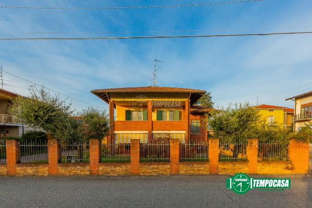 Villa in Via della Repubblica 12, Oleggio - Foto 1