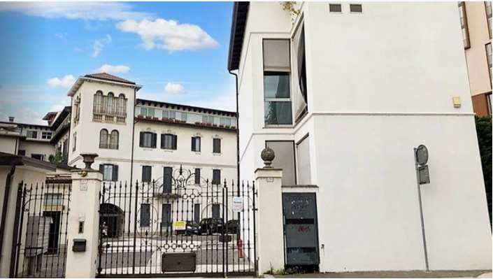 Villa bifamiliare in vendita a Milano