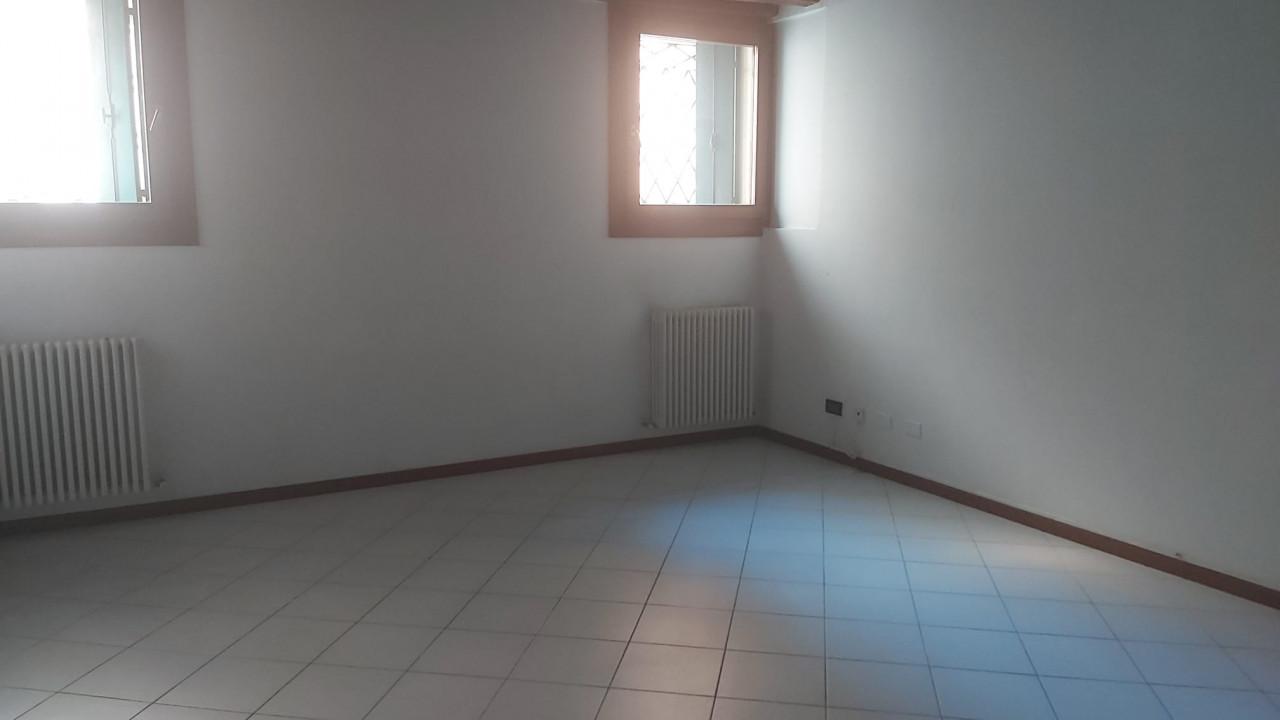Ufficio in Contra' San Silvestro, 46, Vicenza, {3} - Foto 1
