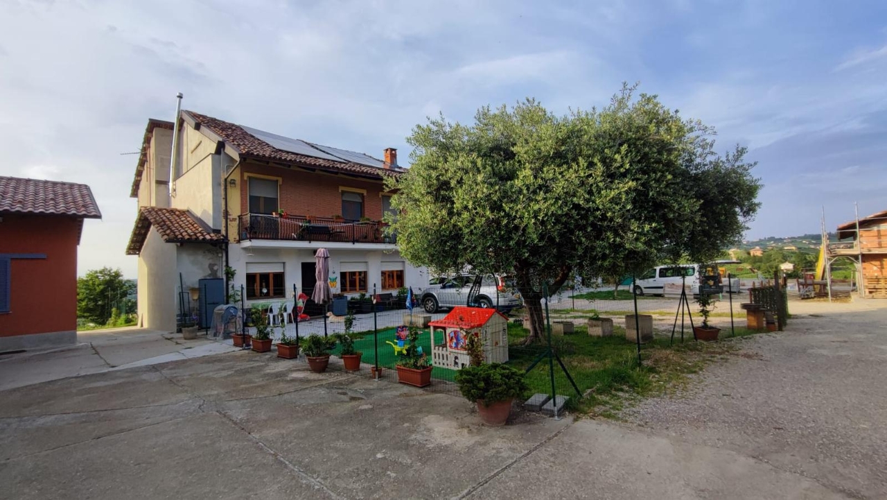 Villa in vendita a Castagnole Delle Lanze