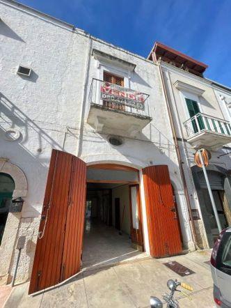 Casa indipendente in vendita a Mola Di Bari