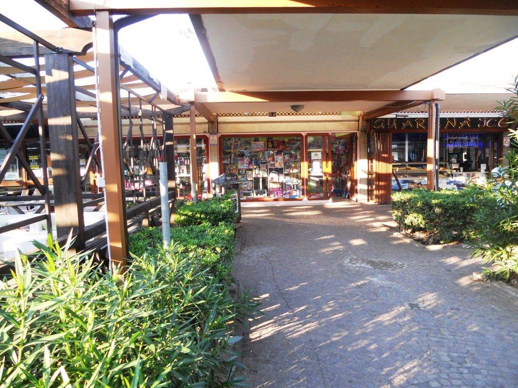 Negozio in Baia Domizia Centro, Viale degli Oleandri 8, Sessa Aurunca - Foto 1