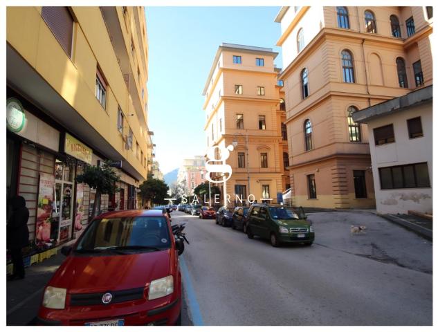 Garage or car box in Via Vernieri, Salerno - Photo 1