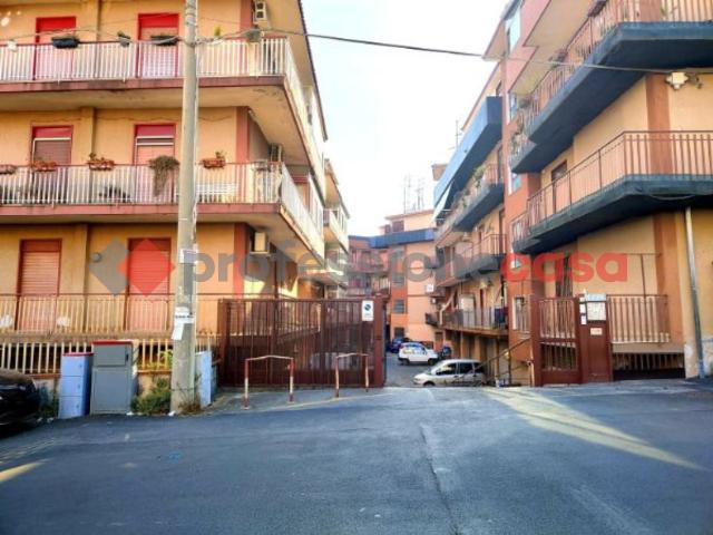 Trilocale in Via Vittorio Emanuele 332, Aci Catena - Foto 1