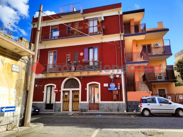 3-room flat in Via Francesco Strano 76, Aci Catena - Photo 1