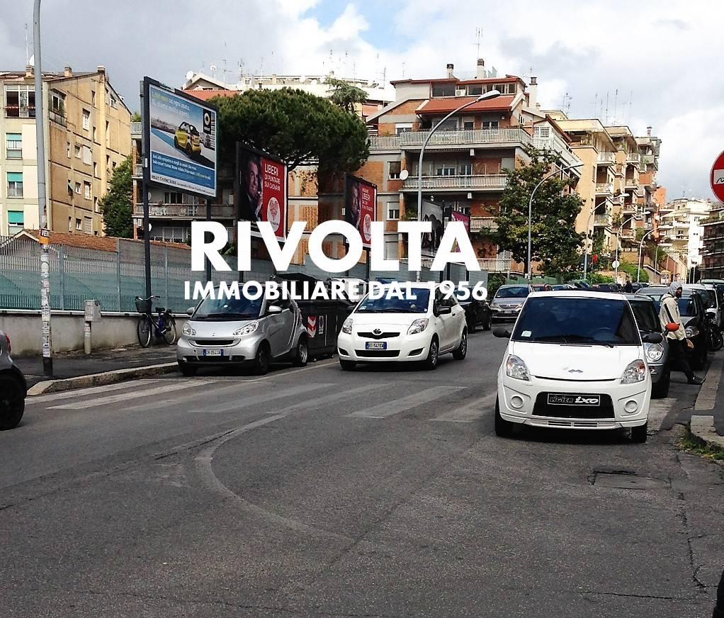 Negozio in Via degli Orti della Farnesina, Roma, {3} - Foto 2