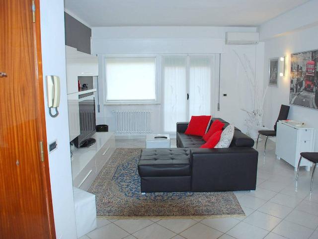 4-room flat in Viale Trasvolatori Atlantici, Orbetello - Photo 1