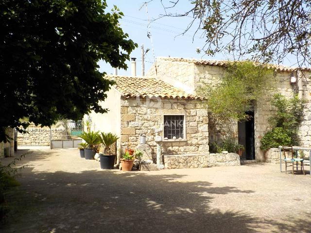 Detached house in Via Calanchi Favarotta 6, Modica - Photo 1