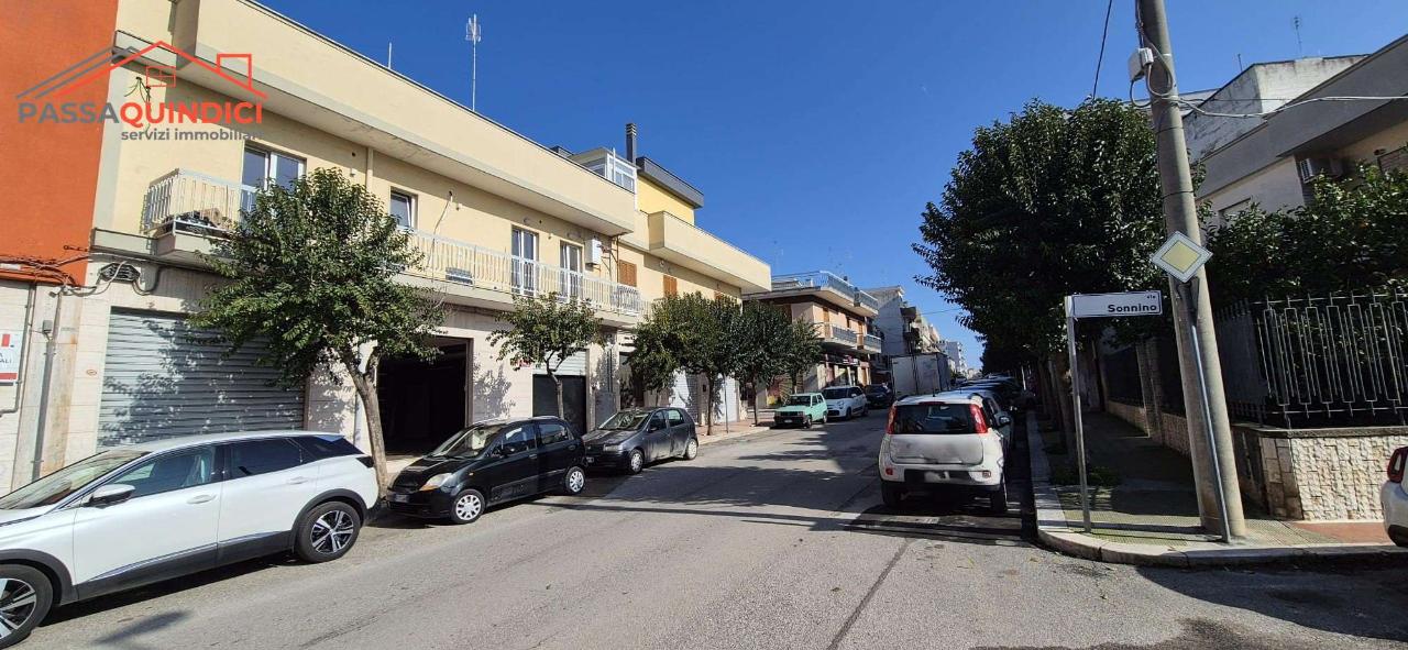 Negozio in Via Alcide De Gasperi 54/a, Triggiano, {3} - Foto 2