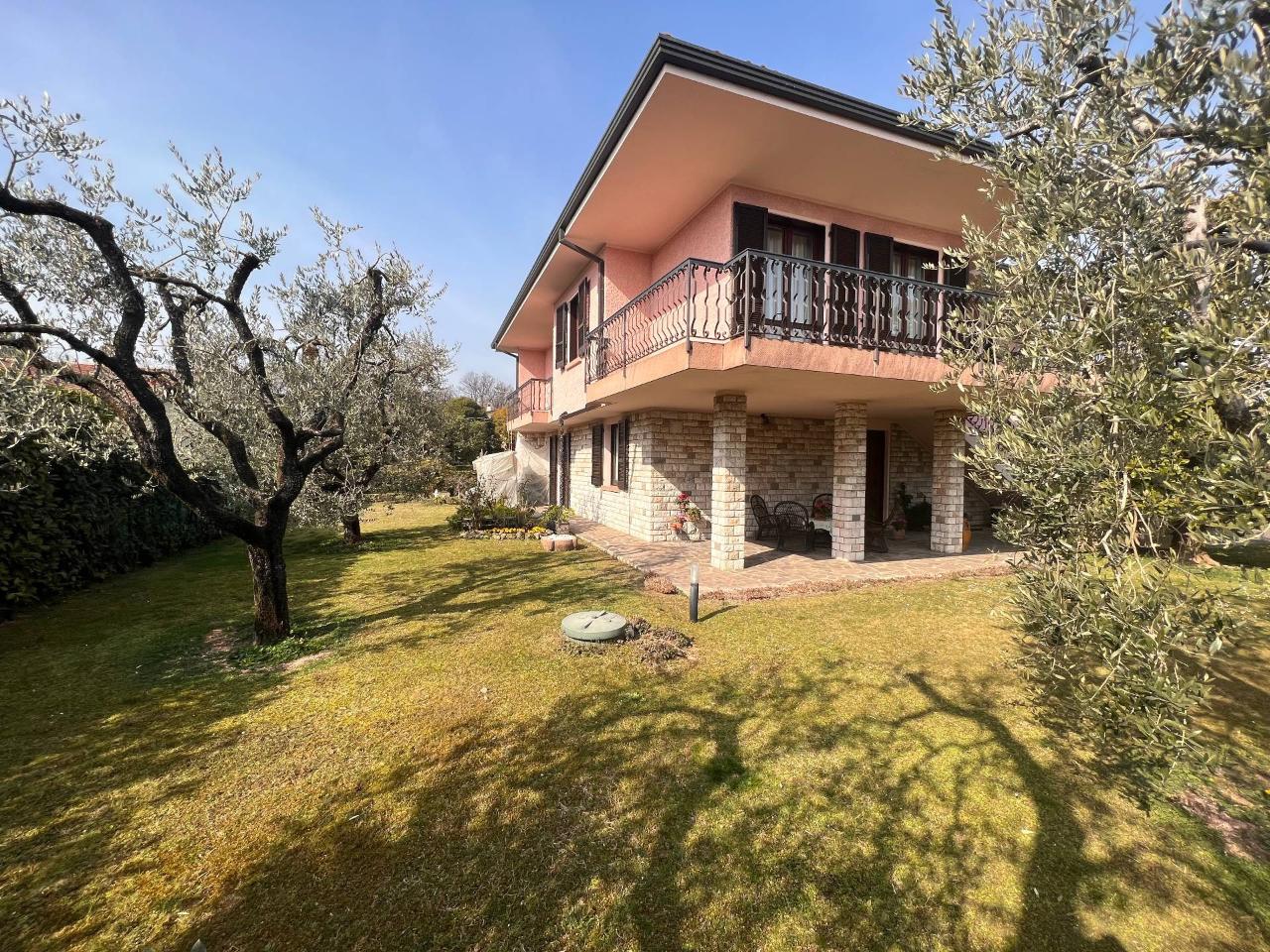 Villa in vendita a Puegnago Sul Garda