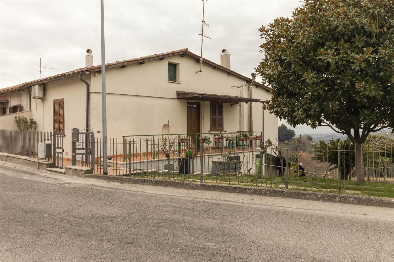Villa bifamiliare in vendita a Poggio Mirteto