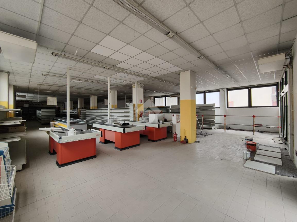 Negozio in Via S. Filippo Neri 98, Lumezzane, {3} - Foto 2