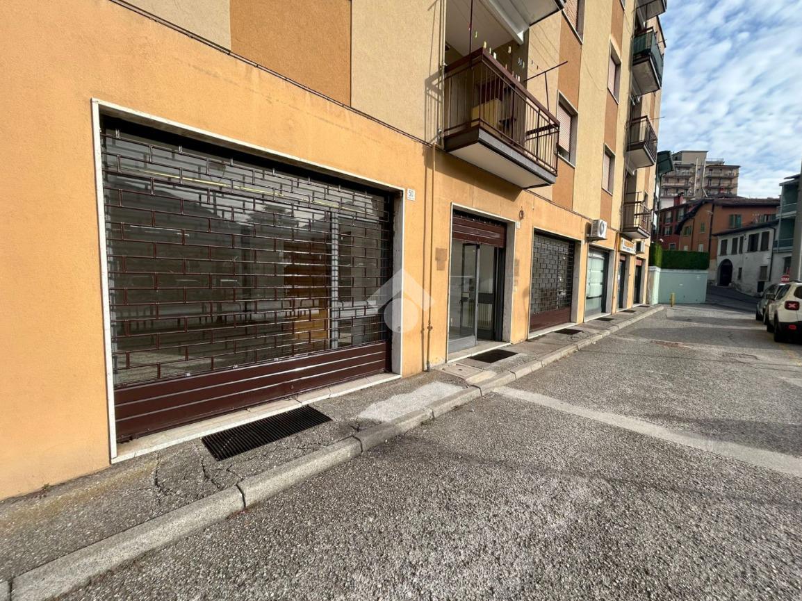 Negozio in Via Monte Grappa 48, Lumezzane, {3} - Foto 1