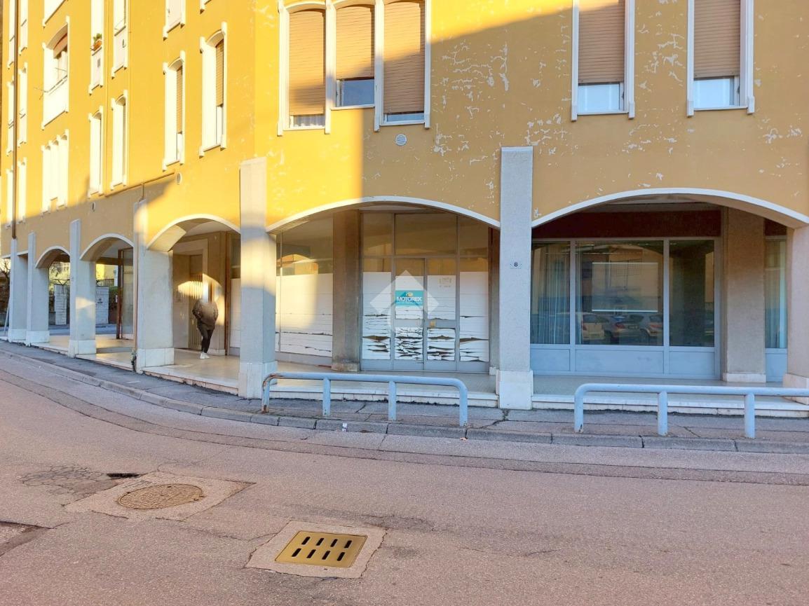 Negozio in Via Giosuè Carducci 8, Sarezzo, {3} - Foto 2