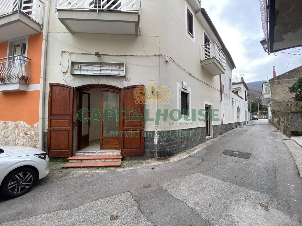 Esercizio commerciale in Via Carmine Amato, Mercato San Severino, {3} - Foto 2