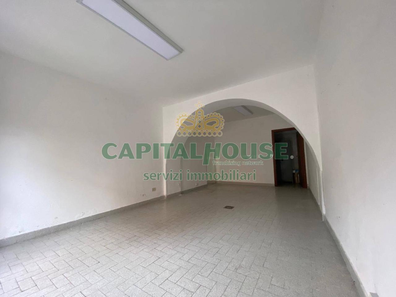 Negozio in Via Alfonso Bazico 74, Cava De' Tirreni, {3} - Foto 2