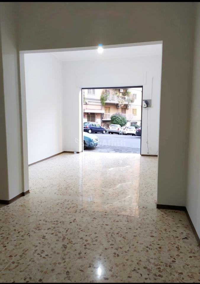 Negozio in Via Passo Gravina 59, Catania, {3} - Foto 1