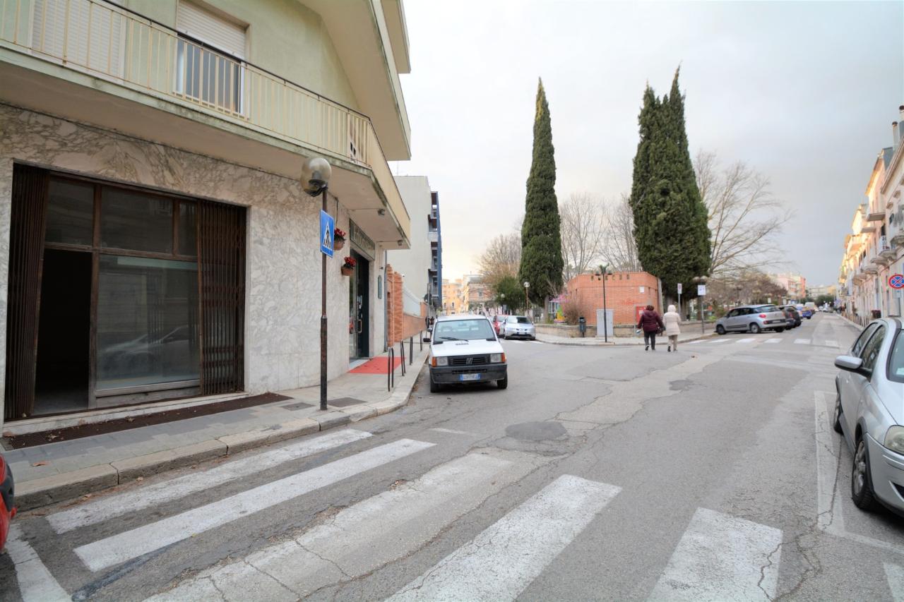 Negozio in Via Tommaso Stigliani 49, Matera, {3} - Foto 2
