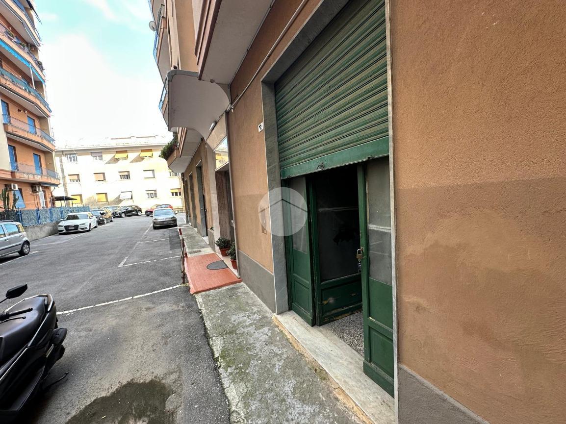 Magazzino in Viale Villini Rollino 32, Genova, {3} - Foto 1