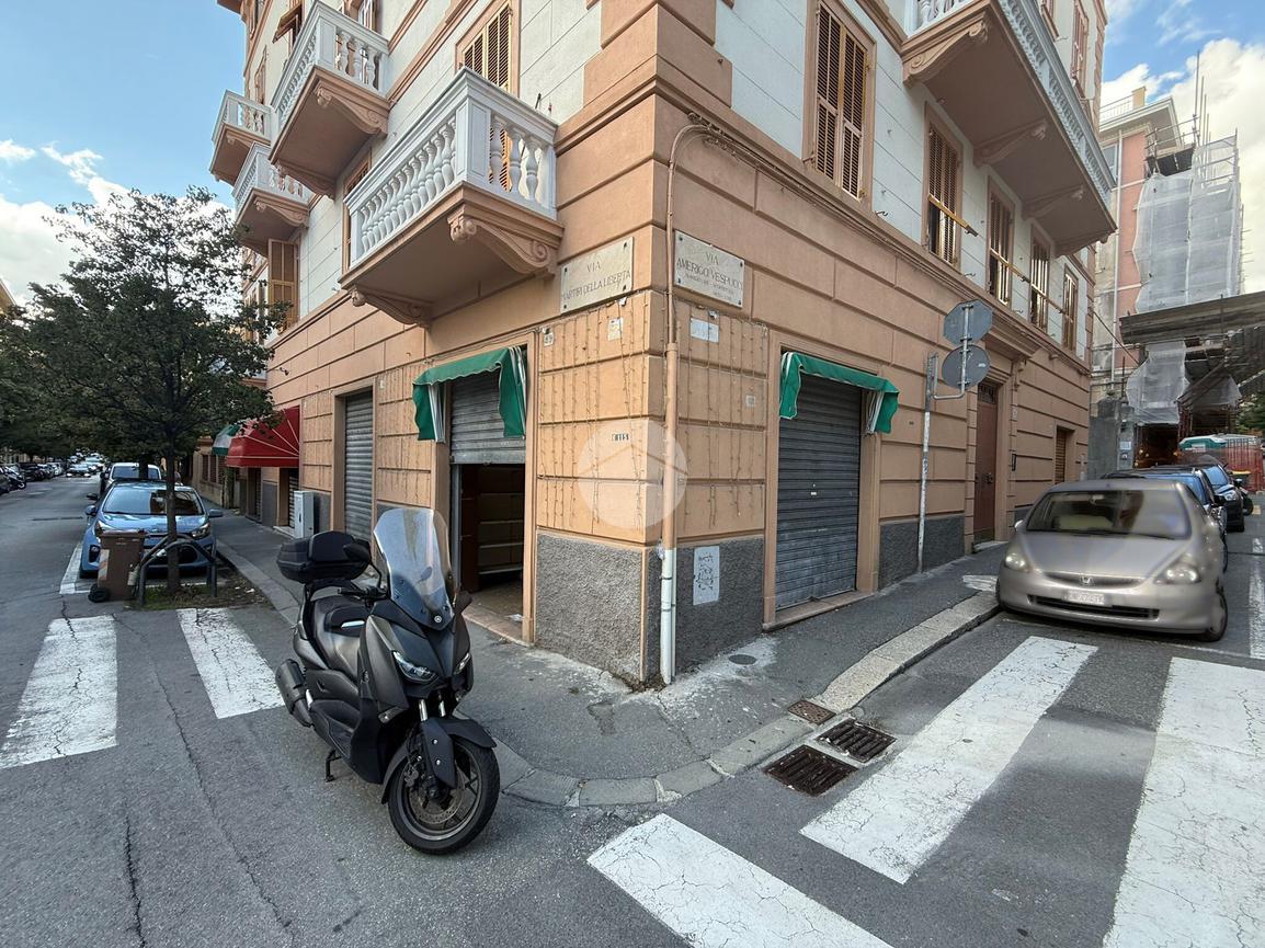 Negozio in Via Martiri della Libertà, Genova, {3} - Foto 1