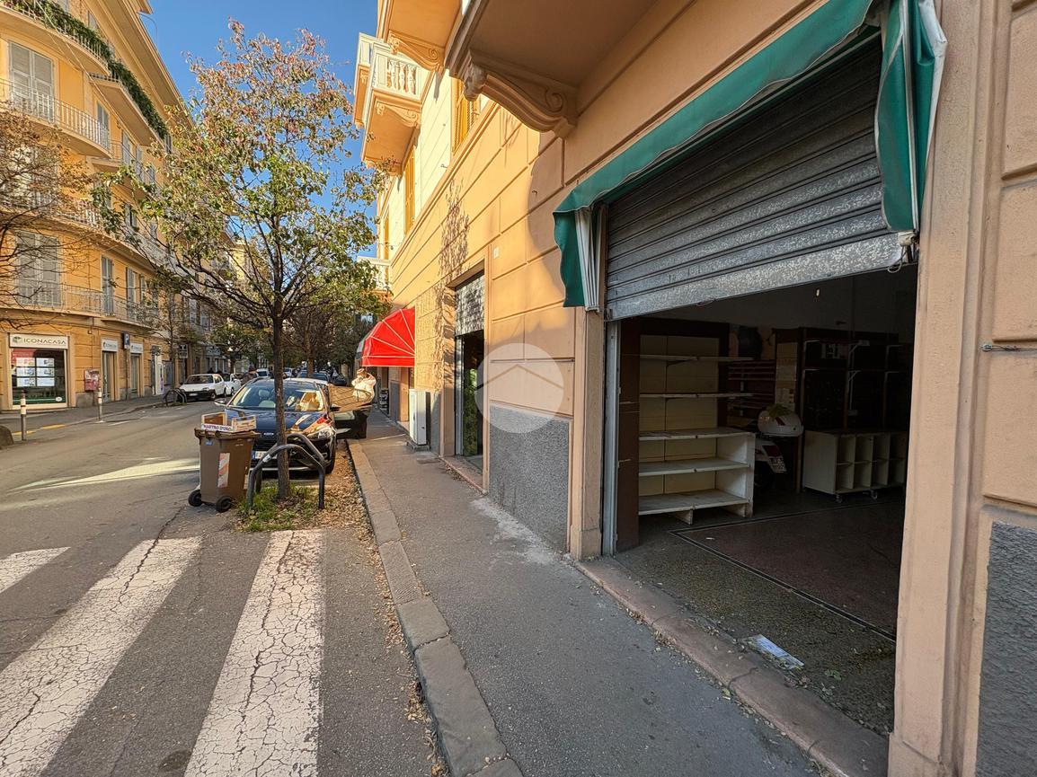 Negozio in Via Martiri della Libertà, Genova, {3} - Foto 2