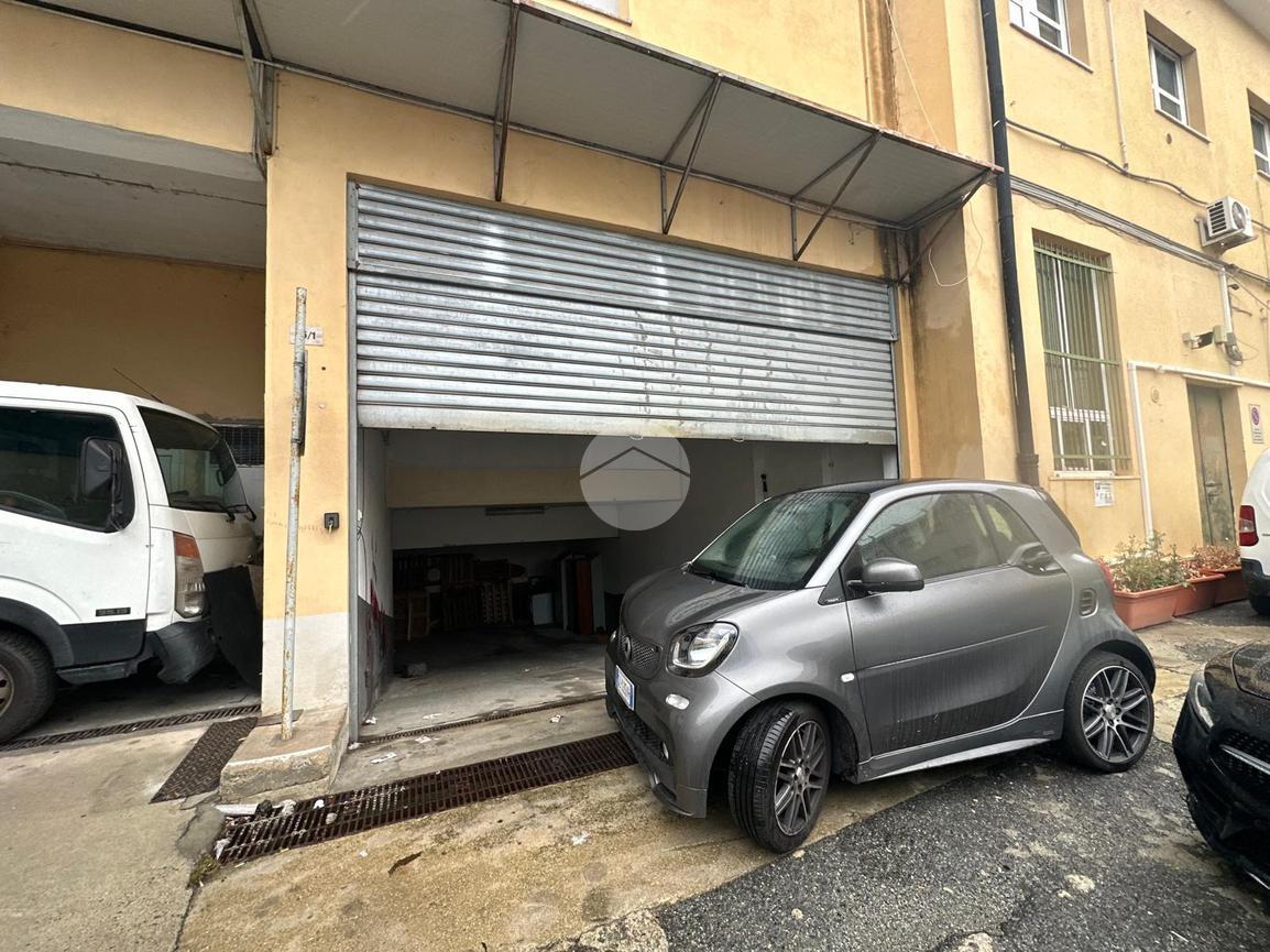Capannone in Via Francesco Rolla 16, Genova, {3} - Foto 2