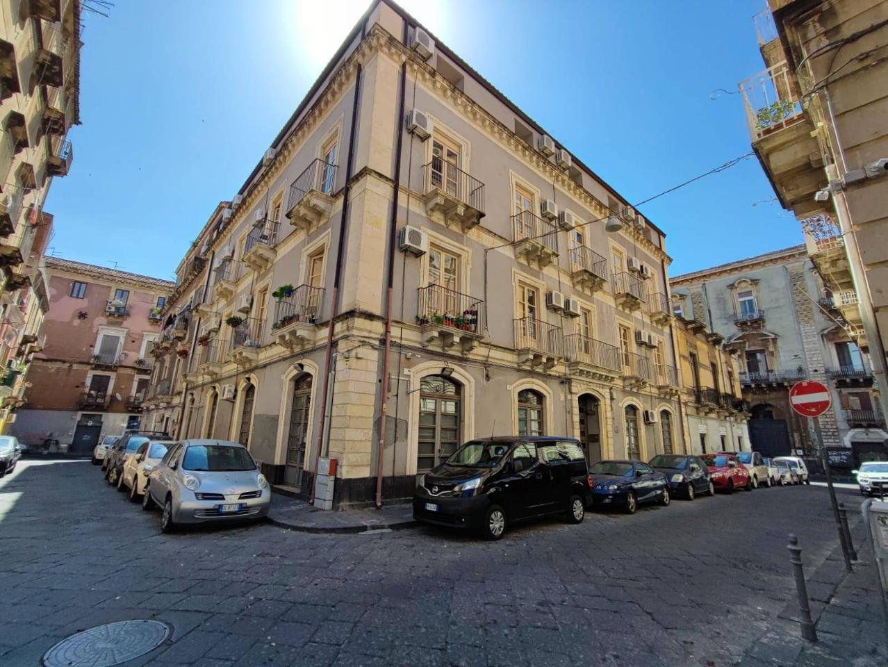 Palazzina commerciale in vendita a Catania