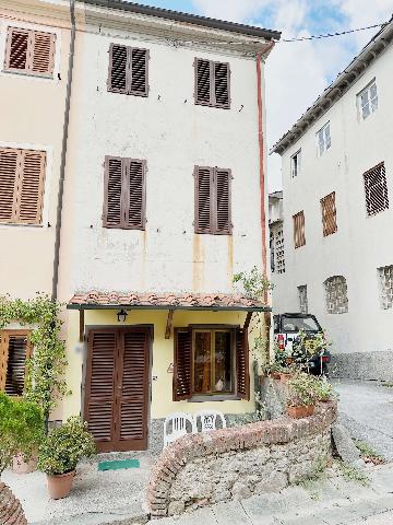 Semi-detached house in Via di Segromigno in Monte , Capannori - Photo 1